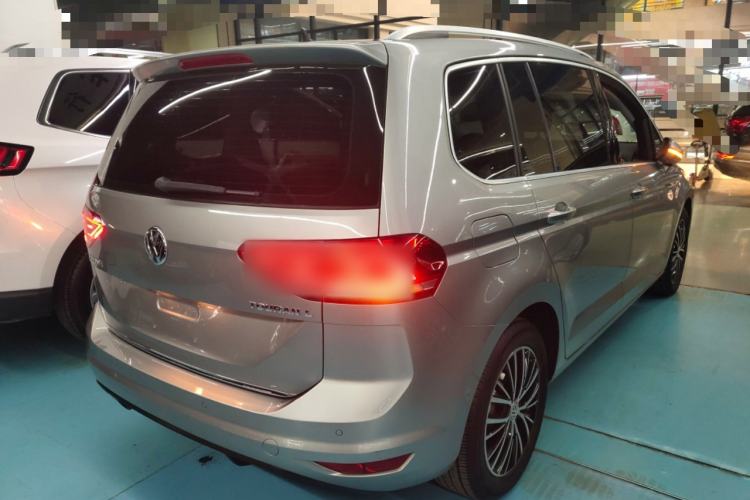 Used Volkswagen Touran 2016 Volkswagen Touran L 330TSI DSG Luxury Edition Exterior 5