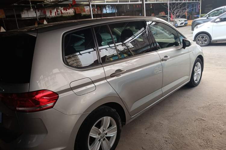 Used Volkswagen Touran 2016 Touran L 280TSI DSG Style Edition Exterior 5