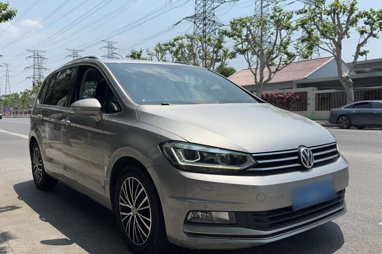 Used Volkswagen Touran 2016 Volkswagen Touran L 330TSI DSG Luxury Edition Exterior 5