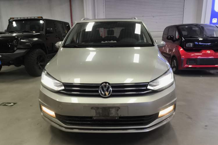 Used Volkswagen Touran 2016 Volkswagen Touran L 280TSI DSG Luxury Edition Front