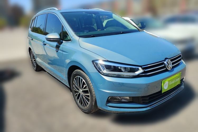 Used Volkswagen Touran 2016 Volkswagen Touran L 330TSI DSG Luxury Edition Front Right 45 Deg