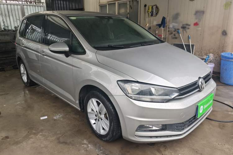 Used Volkswagen Touran 2016 Touran L 280TSI DSG Style Edition Front Right 45 Deg