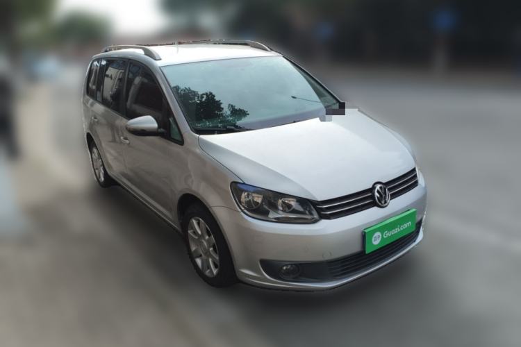 Used Volkswagen Touran  Front Right 45 Deg