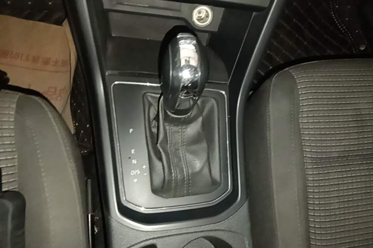 Used Volkswagen Touran 2016 Touran L 280TSI DSG Style Edition Gear Lever