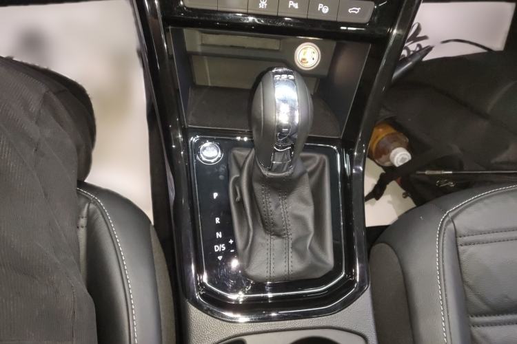 Used Volkswagen Touran 2016 Volkswagen Touran L 330TSI DSG Luxury Edition Gear Lever
