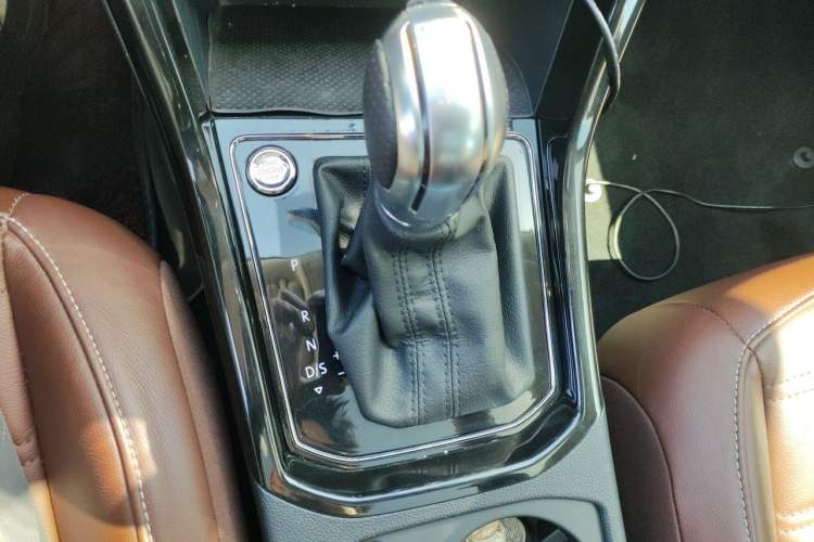 Used Volkswagen Touran 2016 Volkswagen Touran L 330TSI DSG Luxury Edition Gear Lever