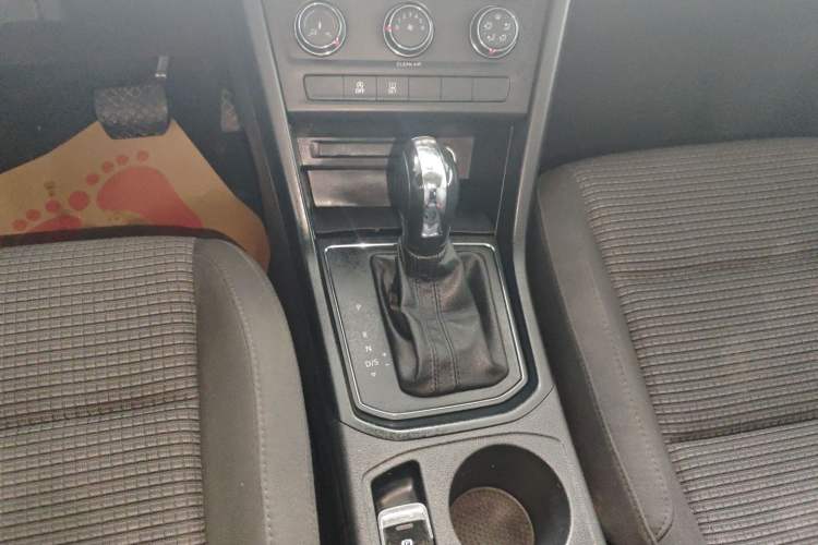 Used Volkswagen Touran 2016 Touran L 280TSI DSG Style Edition Gear Lever