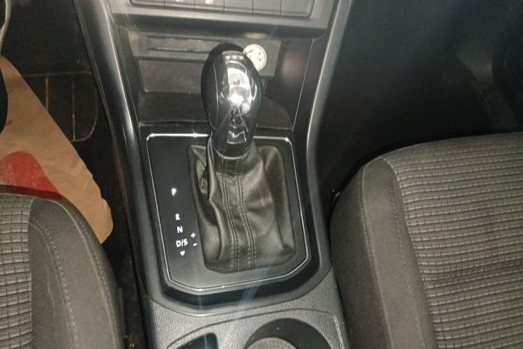 Used Volkswagen Touran 2016 Touran L 280TSI DSG Style Edition Gear Lever