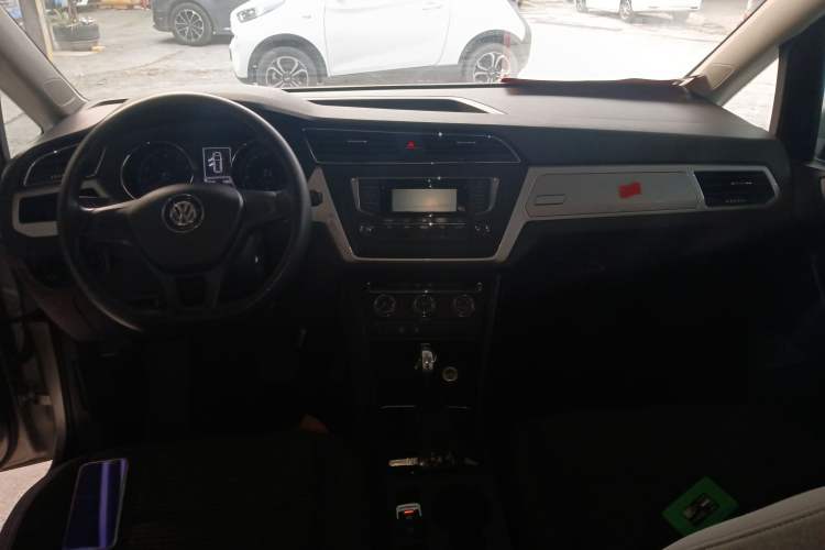 Used Volkswagen Touran 2016 Touran L 280TSI DSG Style Edition Interior 2