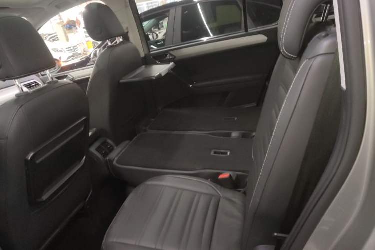 Used Volkswagen Touran 2016 Volkswagen Touran L 330TSI DSG Luxury Edition Interior 4