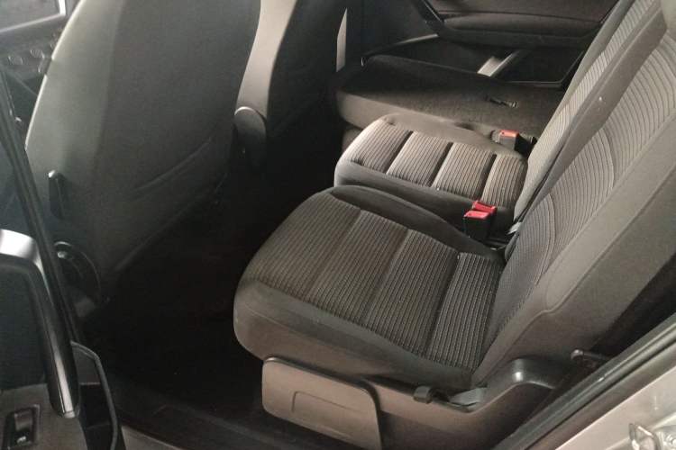Used Volkswagen Touran 2016 Touran L 280TSI DSG Style Edition Interior 4