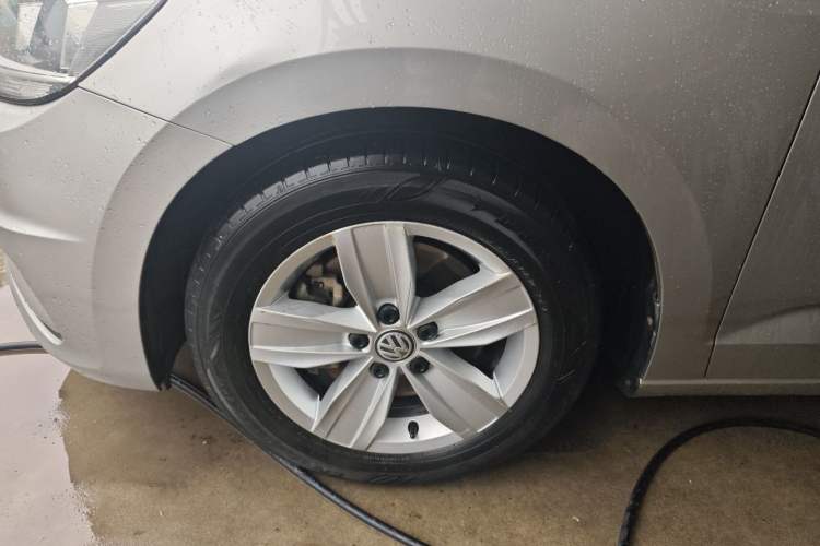 Used Volkswagen Touran 2016 Touran L 280TSI DSG Style Edition Left Front Wheel Hub