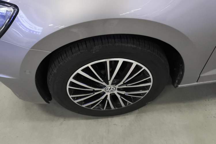 Used Volkswagen Touran 2016 Volkswagen Touran L 280TSI DSG Luxury Edition Left Front Wheel Hub