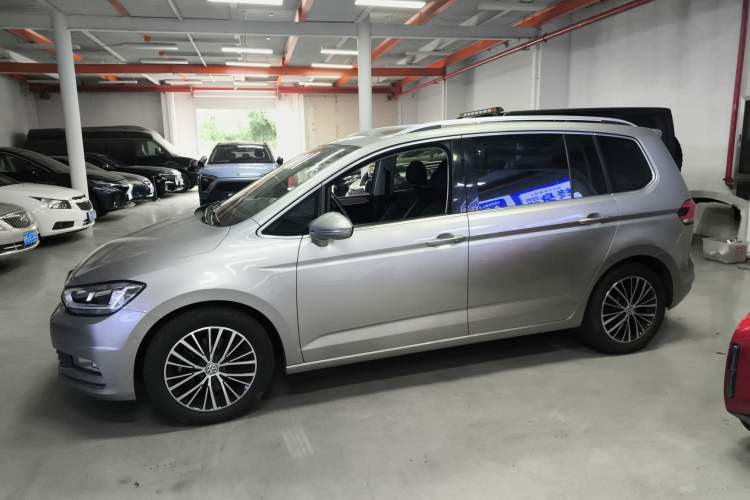 Used Volkswagen Touran 2016 Volkswagen Touran L 280TSI DSG Luxury Edition Left Side