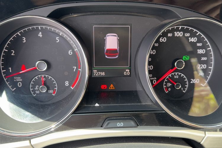 Used Volkswagen Touran 2016 Volkswagen Touran L 330TSI DSG Luxury Edition Odometer Close Up