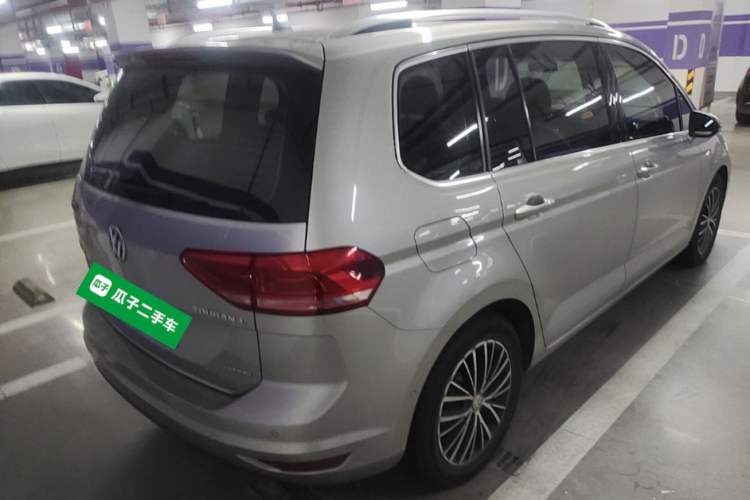 Used Volkswagen Touran 2016 Volkswagen Touran L 330TSI DSG Luxury Edition Rear Right 45 Deg