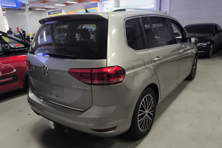Used Volkswagen Touran 2016 Volkswagen Touran L 280TSI DSG Luxury Edition Rear Right 45 Deg