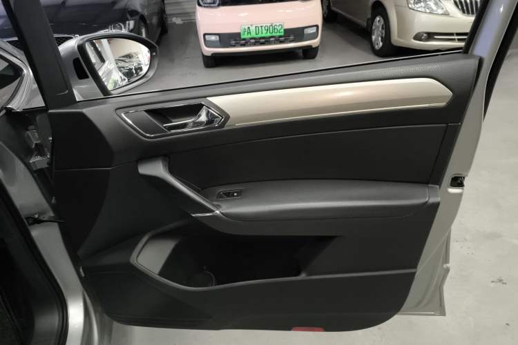Used Volkswagen Touran 2016 Volkswagen Touran L 280TSI DSG Luxury Edition Right Front Door Interior