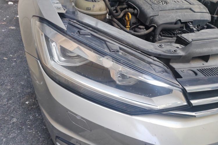 Used Volkswagen Touran 2016 Volkswagen Touran L 330TSI DSG Luxury Edition Right Front Headlight