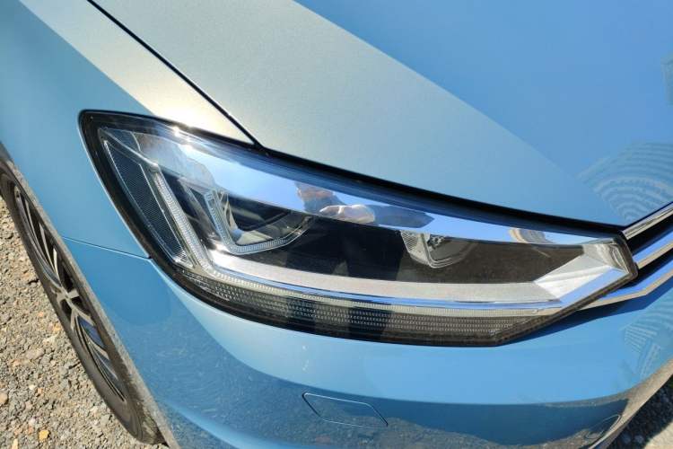Used Volkswagen Touran 2016 Volkswagen Touran L 330TSI DSG Luxury Edition Right Front Headlight
