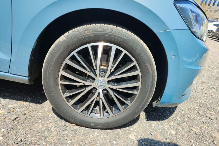 Used Volkswagen Touran 2016 Volkswagen Touran L 330TSI DSG Luxury Edition Right Front Wheel Hub
