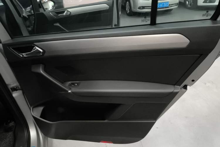 Used Volkswagen Touran 2016 Volkswagen Touran L 280TSI DSG Luxury Edition Right Rear Door Interior