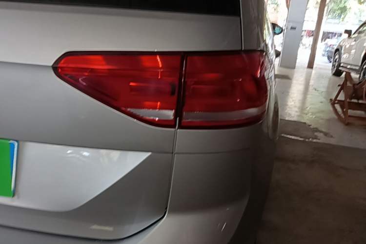 Used Volkswagen Touran 2016 Touran L 280TSI DSG Style Edition Right Rear Taillight
