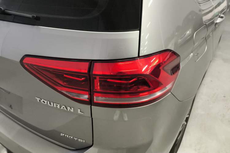 Used Volkswagen Touran 2016 Volkswagen Touran L 280TSI DSG Luxury Edition Right Rear Taillight