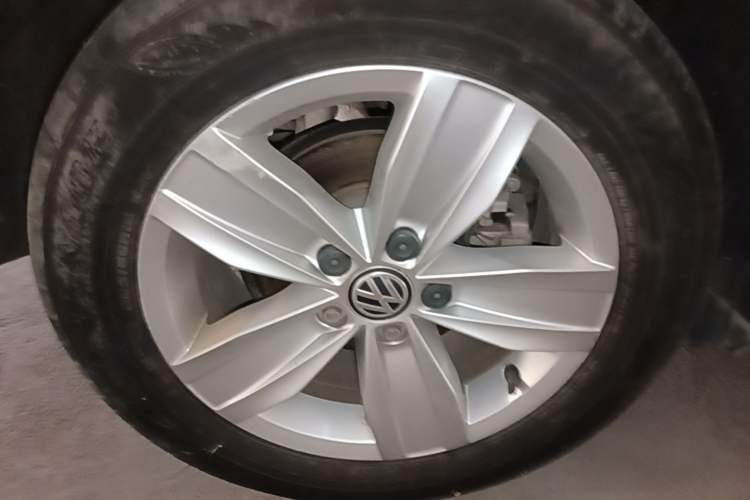 Used Volkswagen Touran 2016 Touran L 280TSI DSG Style Edition Right Rear Wheel Hub