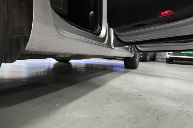 Used Volkswagen Touran 2016 Volkswagen Touran L 280TSI DSG Luxury Edition Right Side Sill