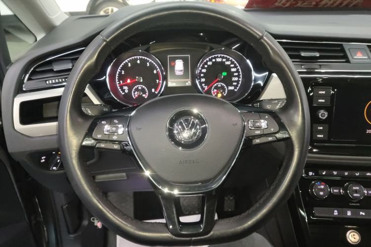 Used Volkswagen Touran 2016 Volkswagen Touran L 330TSI DSG Luxury Edition Steering Wheel