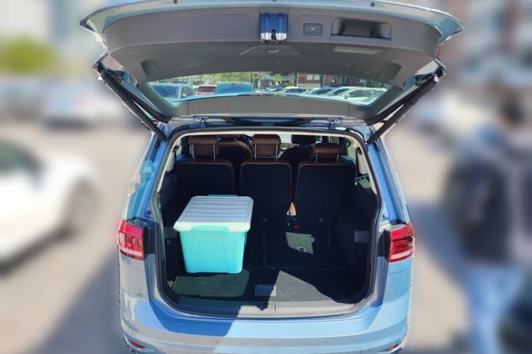 Used Volkswagen Touran 2016 Volkswagen Touran L 330TSI DSG Luxury Edition Trunk