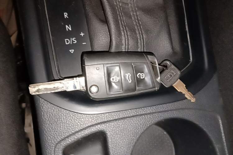Used Volkswagen Touran 2016 Touran L 280TSI DSG Style Edition Vehicle Key