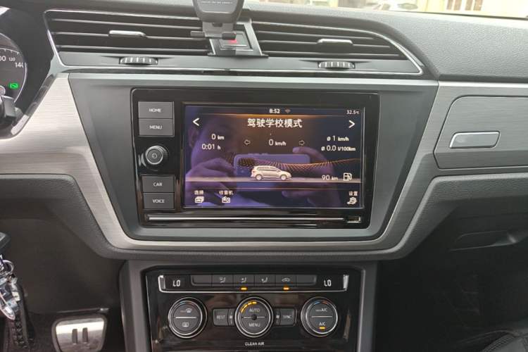 Used Volkswagen Touran 2016 Volkswagen Touran L 280TSI DSG Comfort Edition Audio And AC Panel