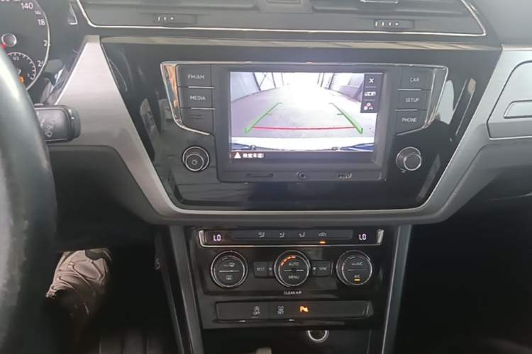 Used Volkswagen Touran 2016 Volkswagen Touran L 280TSI DSG Comfort Edition Audio And AC Panel