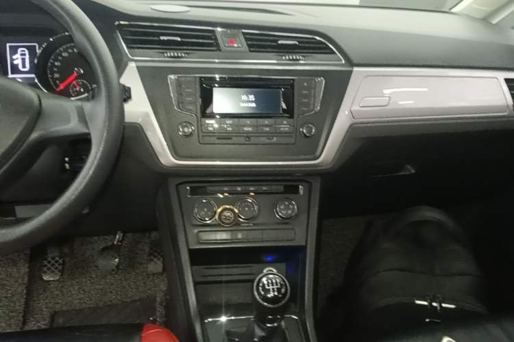 Used Volkswagen Touran 2016 Volkswagen Touran L 280TSI Manual Trend Edition Audio And AC Panel