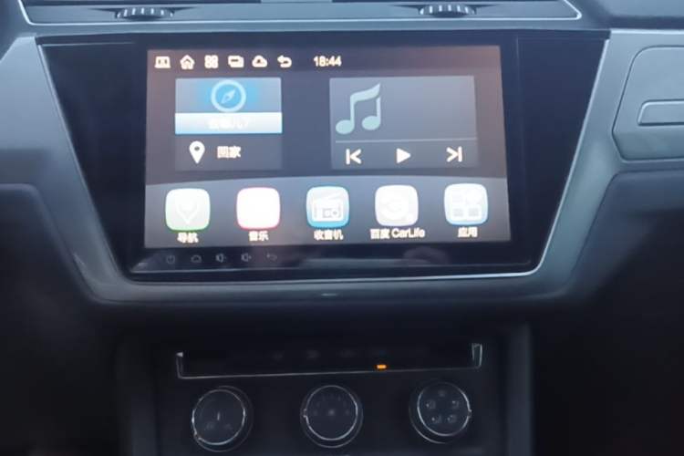 Used Volkswagen Touran 2016 Touran L 280TSI DSG Style Edition Audio And AC Panel