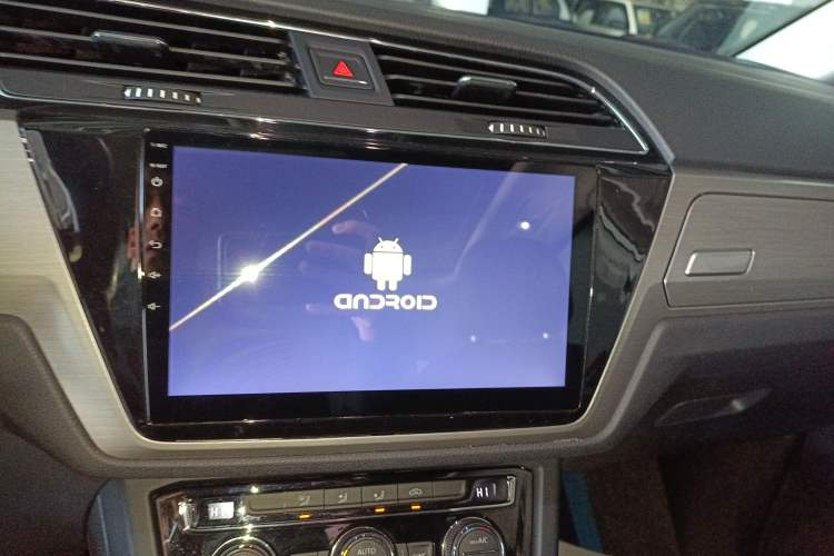 Used Volkswagen Touran 2016 Volkswagen Touran L 280TSI DSG Comfort Edition Audio And AC Panel