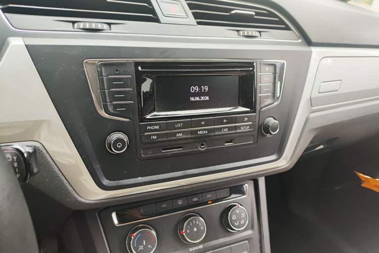 Used Volkswagen Touran 2016 Volkswagen Touran L 280TSI Manual Trend Edition Audio And AC Panel
