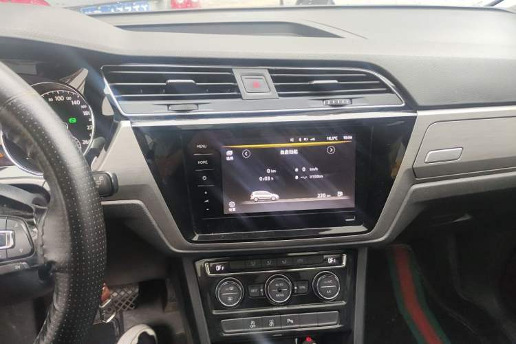 Used Volkswagen Touran 2016 Volkswagen Touran L 280TSI DSG Comfort Edition Audio And AC Panel