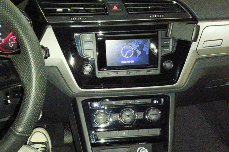 Used Volkswagen Touran 2016 Volkswagen Touran L 280TSI Manual Comfort Edition Audio And AC Panel