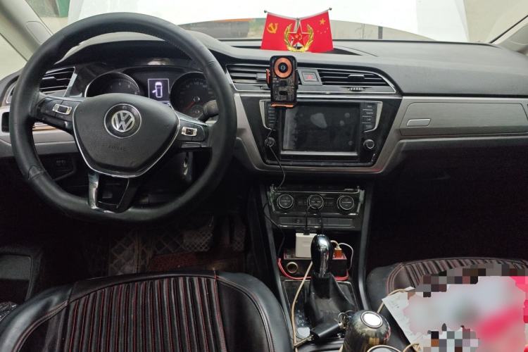 Used Volkswagen Touran 2016 Volkswagen Touran L 280TSI DSG Comfort Edition Center Console