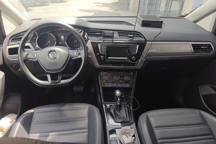 Used Volkswagen Touran 2016 Volkswagen Touran L 280TSI DSG Luxury Edition Center Console