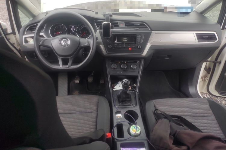 Used Volkswagen Touran 2016 Volkswagen Touran L 280TSI Manual Trend Edition Center Console