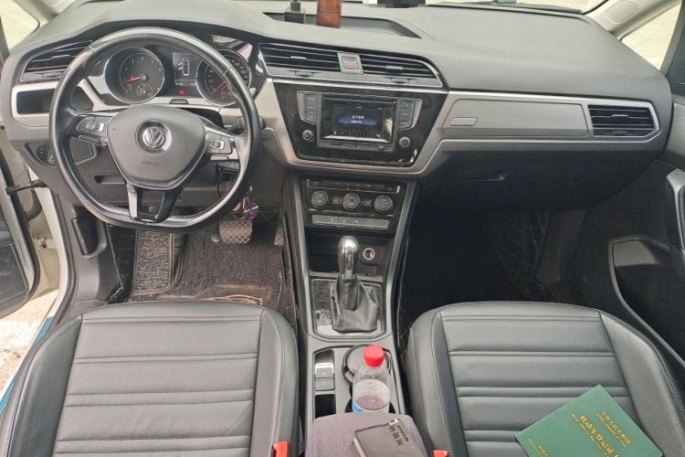 Used Volkswagen Touran 2016 Volkswagen Touran L 280TSI DSG Comfort Edition Center Console