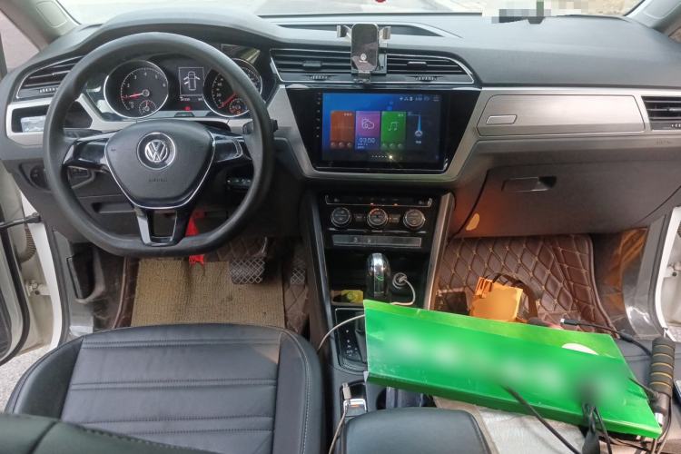 Used Volkswagen Touran 2016 Volkswagen Touran L 280TSI DSG Comfort Edition Center Console