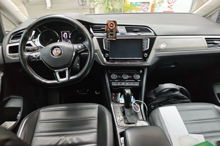 Used Volkswagen Touran 2016 Volkswagen Touran L 280TSI DSG Comfort Edition Center Console
