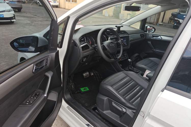 Used Volkswagen Touran 2016 Volkswagen Touran L 280TSI DSG Comfort Edition Driver Seat