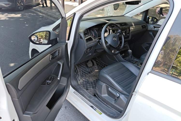 Used Volkswagen Touran 2016 Volkswagen Touran L 280TSI DSG Comfort Edition Driver Seat
