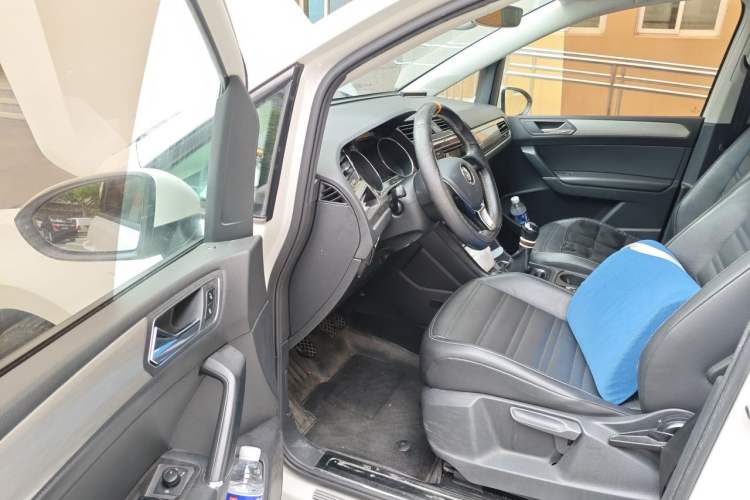 Used Volkswagen Touran 2016 Volkswagen Touran L 280TSI Manual Comfort Edition Driver Seat